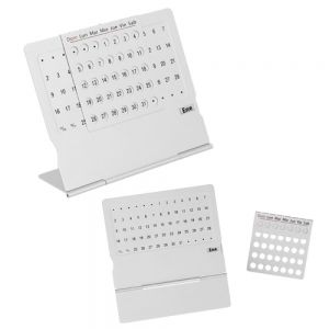 Mini calendario con base, rejilla movible y ruleta de aluminio para modificar los días y meses del año.